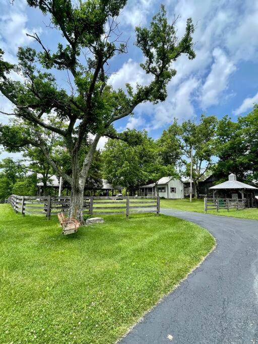 Bourbon Trail Cabin On The Farm Lawrenceburg Exterior foto